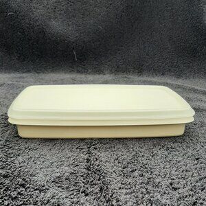 Tupperware Vintage Deli Meat Bacon Keeper 9”x5”x1.5”
